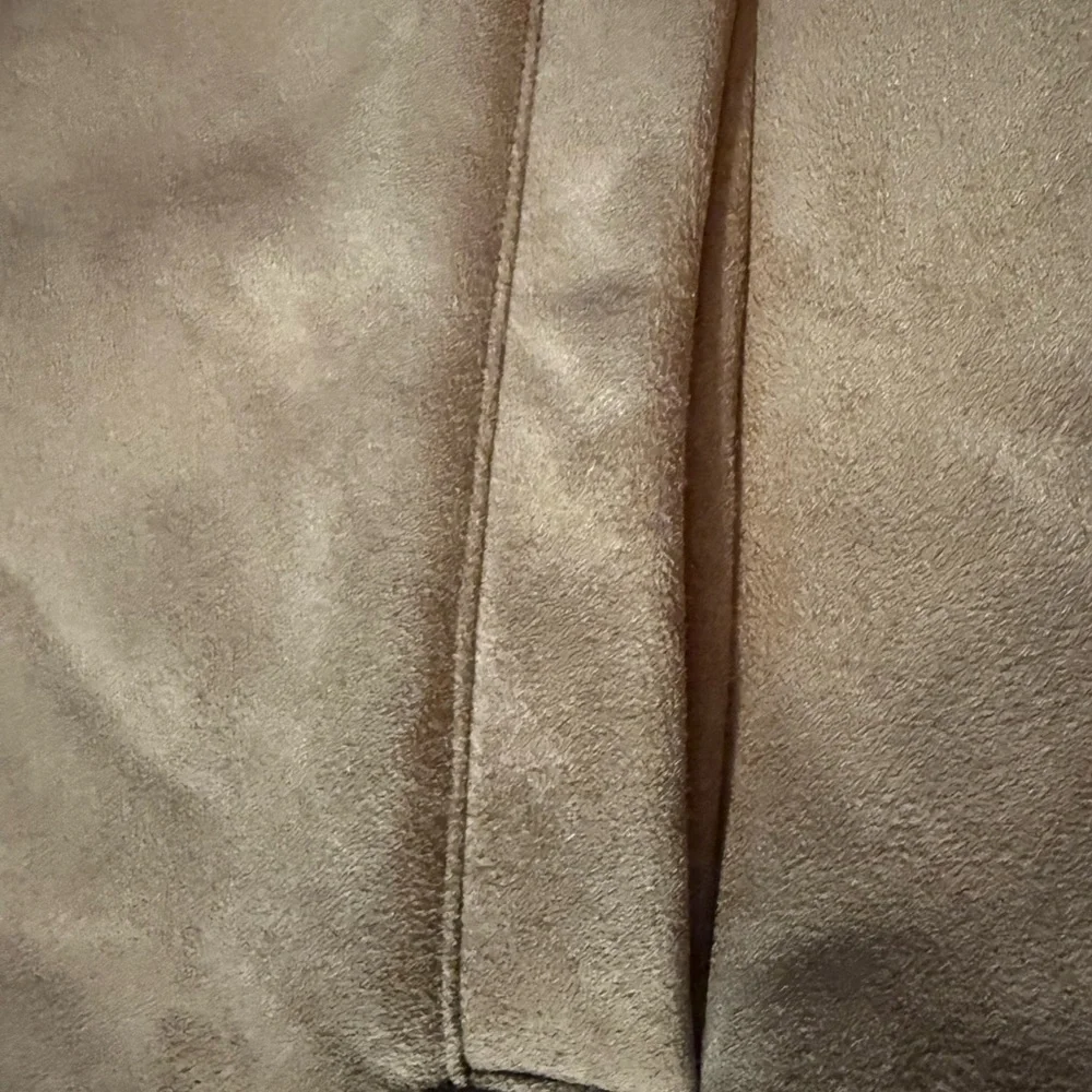 Van Heusen Faux Suede Sherpa-Lined Vest – Tan, Size XL Men’s - Picture 5 of 7